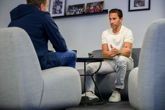 Frölundas Joel Lundqvist blir intervjuad