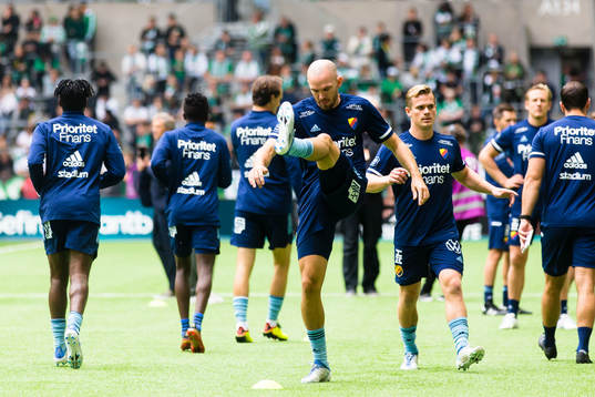 Djurgårdens spelare värmer upp