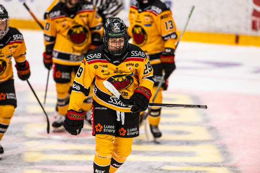 Luleås Emma Nordin jublar