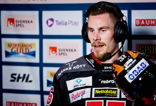 Örebros Emil Larsson blir intervjuad