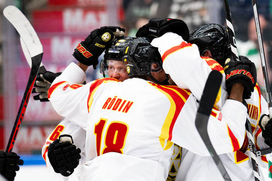 Brynäs Linus Ölund jublar