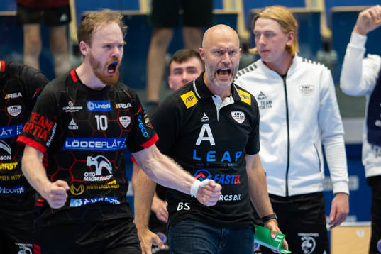 HK Malmös tränare Björn Sätherström jublar
