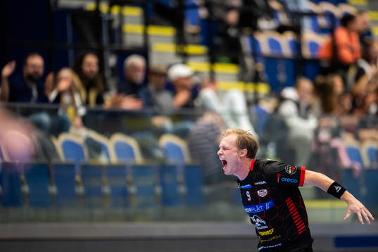 HK Malmös Adam Tumba jublar