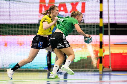 Sävehofs Johanna Forsberg och Kungälvs Madeleine Lindgren