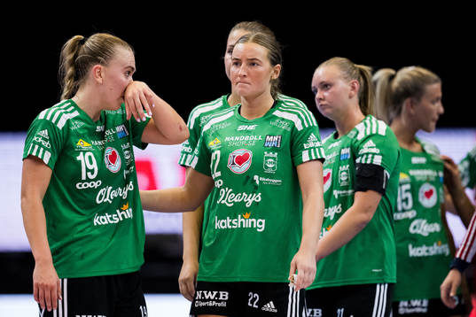 Kungälvs Wilma Pettersson och Kristina Zubonja deppar