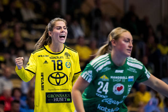 Sävehofs Laura Jensen jublar och Kungälvs Line Stenberg