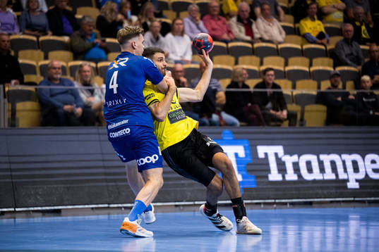 Skövdes Bjarni Valdimarsson och Sävehofs Gzim Salihi