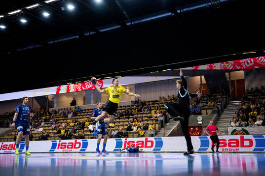 Sävehofs Alexander Westby och Skövdes målvakt Victor