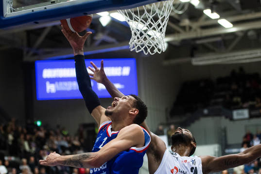 Luleås Michael Gilmore och Köpings Juwan Gray