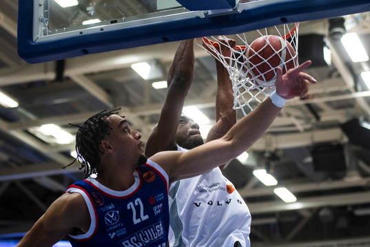 Luleås Denzel George och Köpings Quatarrius Wilson