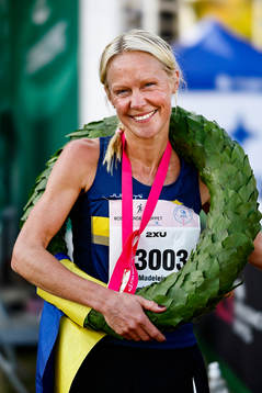 Vinnaren i Rosa Bandetloppet 10 km Madeleine Larsson IK