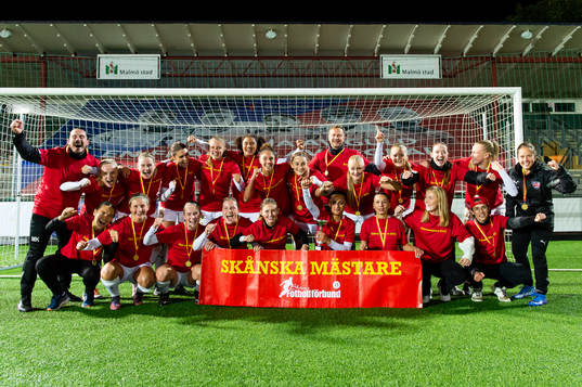 Rosengårds spelare jublar
