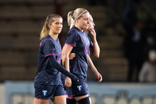 Malmö FFs Lovisa Wifvesson och Rebecka Holm deppar