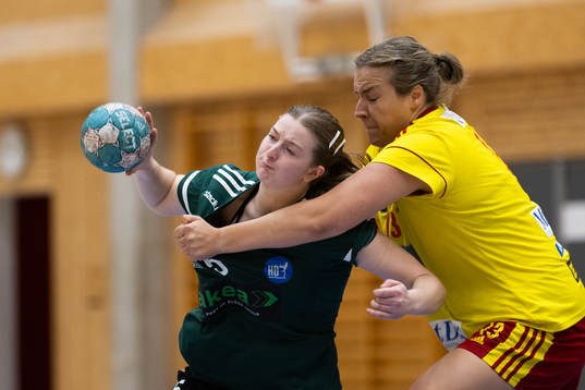 Helsingborgs Alice Hirsch mot Tyresös Olivia Svalstedt