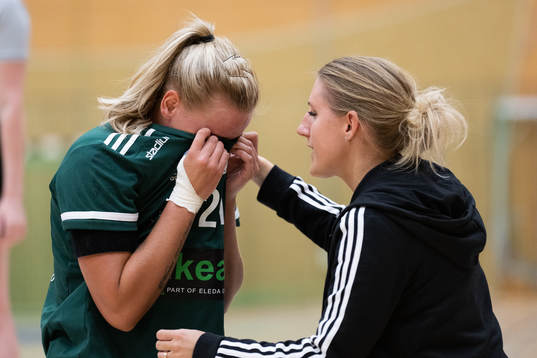 Helsingborgs Louise Melliander försöker hjälpa