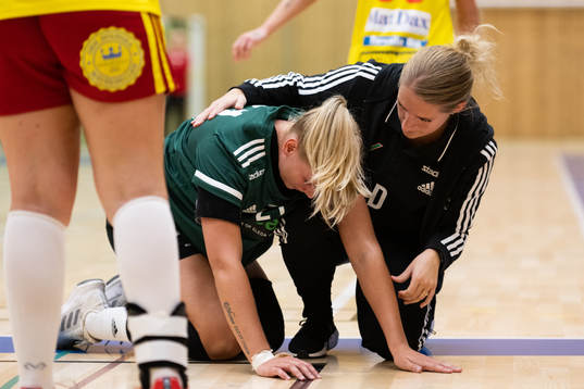 Helsingborgs Louise Melliander försöker hjälpa