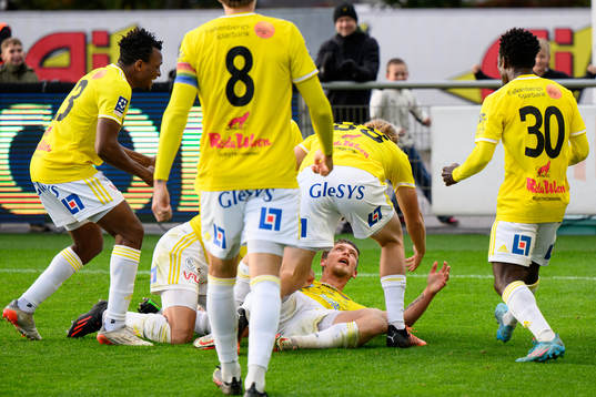 Falkenbergs Robin Hofsö jublar