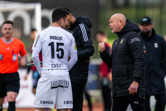Häckens Kadir Hodzic och tränare Per-Mathias Høgmo