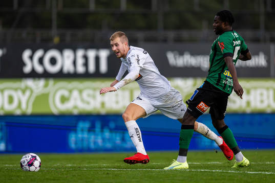 Häckens Simon Gustafson och Varbergs Gideon Mensah