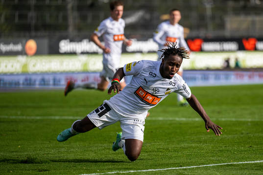 Häckens Ibrahim Sadiq jublar