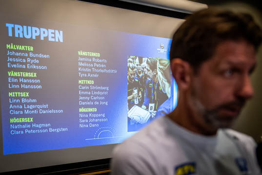 Förbundskapten Tomas Axnér när damernas EM-trupp