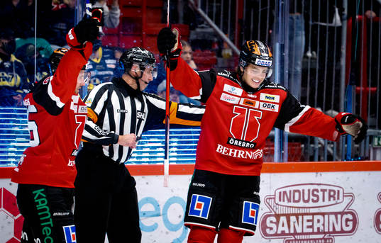 Örebros Mathias Bromé gör 3-0 och jublar med Leo Carlsson