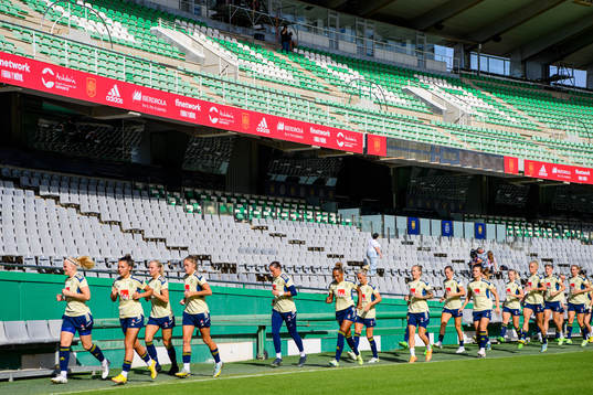 Players of the Swedish women's national football team warm