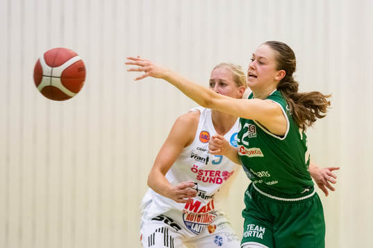 Eos Tova Erlandsson och Östersunds Malin Aasa