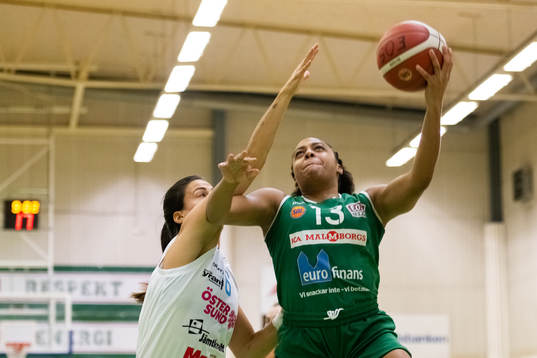 Eos Deja Church mot Östersunds Gaby Brown