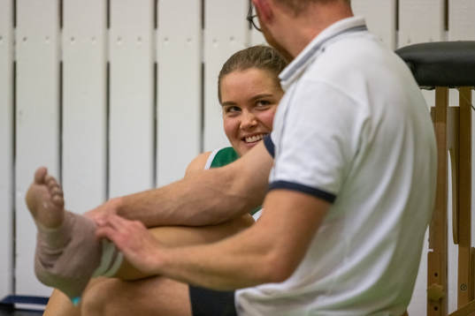 Eos Klara Bergholtz skadad fotled