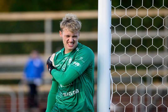 Trelleborgs målvakt Kasper Thiesson Kristensen tar sig