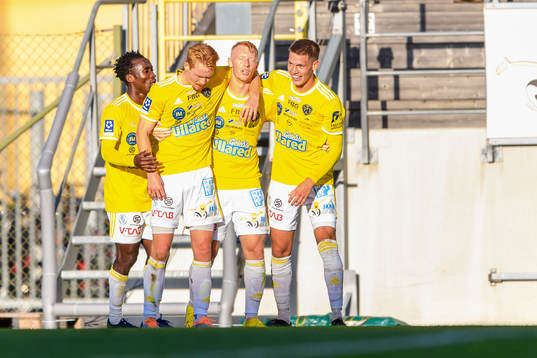 Falkenbergs spelare jublar