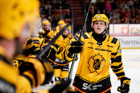 Skellefteås Linus Lindström jublar
