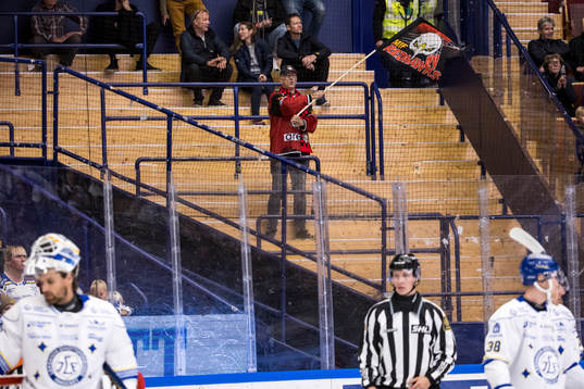 Malmö Redhawks fan ensam på läktaren