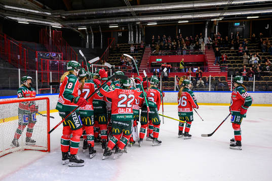 Frölundas spelare jublar