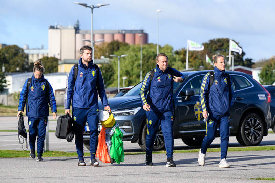 Tränare Johanna Almgren, fystränare Andreas Ågren,