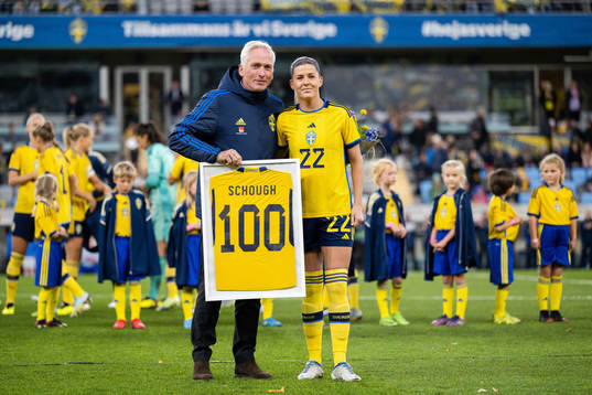 Olivia Schough of Sweden with Håkan Sjöstrand, general