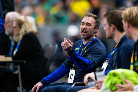 assistant coach Michael Apelgren of Sweden