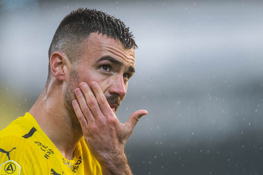 Mjällbys Carlos Moros Gracia har ont