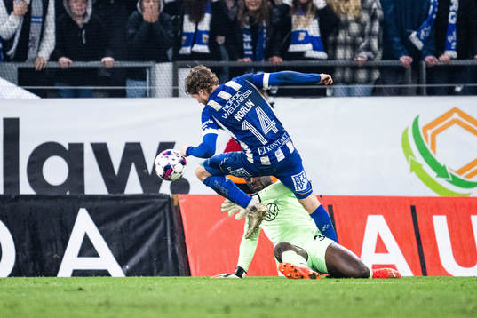 IFK Göteborgs Gustaf Norlin gör 1-1 bakom Malmö FFs