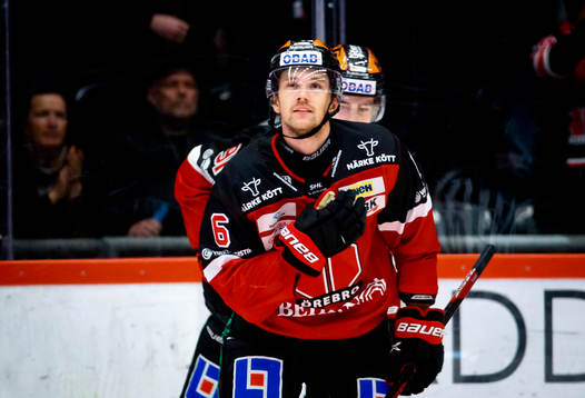 Örebros Filip Berglund gör 5-3 och jublar