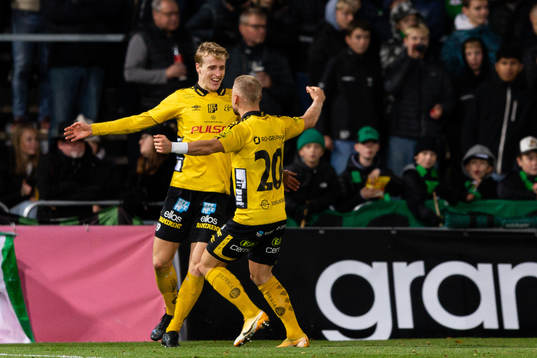 Elfsborgs Jeppe Møldrup Okkels och Simon Strand jublar