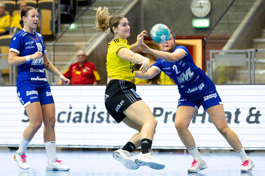 Sävehofs Irma Kocanovic mot Hallbys Hilma Cantby