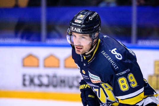 HV71s Mikkel Bödker jublar