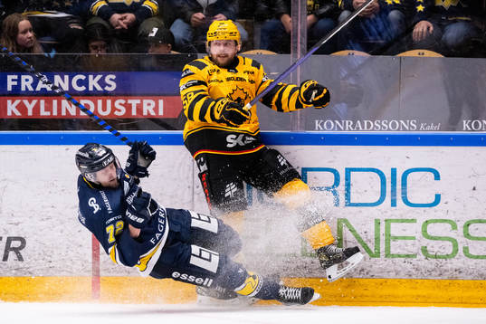 HV71s Jonathan Davidsson och Skellefteås Oskar Nilsson