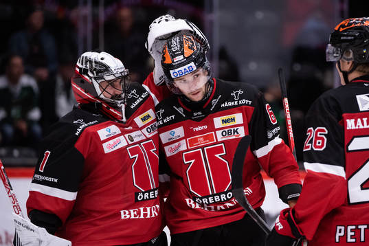 Örebros målvakt Jhonas Enroth, Filip Berglund och Elias
