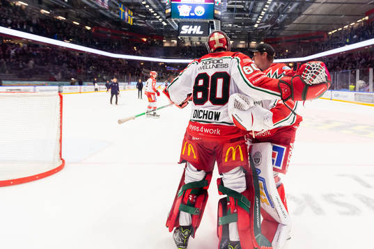 Frölundas målvakt Frederik Dichow och målvakt Lars