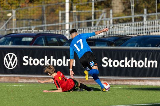 Brommapojkarnas Axel Hörgren och Halmstads Edmond Berisha