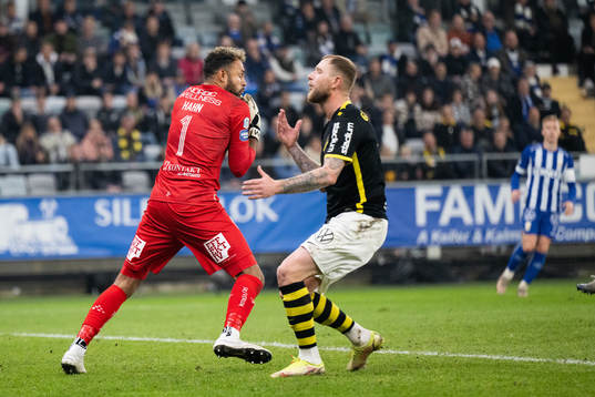 IFK Göteborgs målvakt Warner Hahn och AIKs John Guidetti