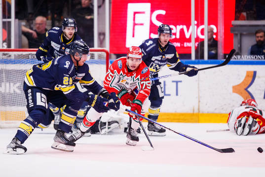 HV71s Joonas Nättinen och Frölundas Radan Lenc